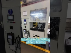 Smallatura e lucidatura della maniglia delle porte