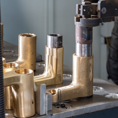 comprare Levigatrice robot stridente dei rubinetti di CNC automatica per il montaggio sanitario degli articoli fabbricazione online