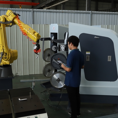 Robot automatizzato di debburring per la rettifica e lucidatura.