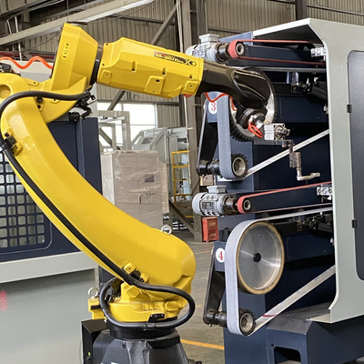 Macchina di rettifica CNC per rubinetti e docce sanitari con braccio robotico opzionale