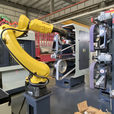 2 Macchine di rettifica Funzione di debburring Macchina di lucidatura robotica per una finitura liscia