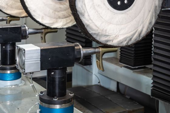 Levigatrice programmabile di CNC della ruota di lucidatura per rifinitura di superficie