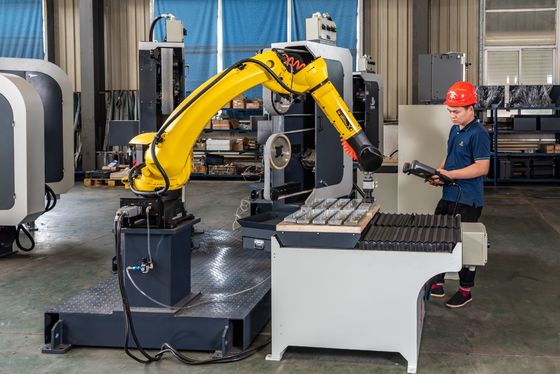 Cappelli da golf Macchine per la lucidatura Macchine per la produzione di hardware PLC e armadi di controllo touch screen Robot lucidatura Macchina di rettifica