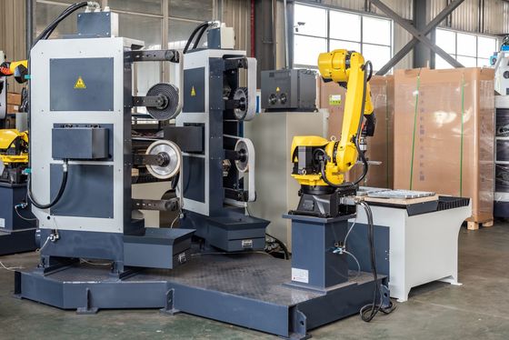 Levigatrice di superficie robot 380v di CNC della cinghia di alta efficienza per le parti di metallo
