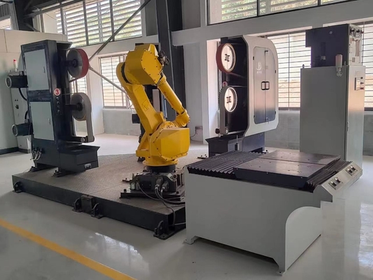 Sistema robotico di finitura del metallo abilitato CNC con capacità di compensazione della posizione e di fresatura di precisione adattabile